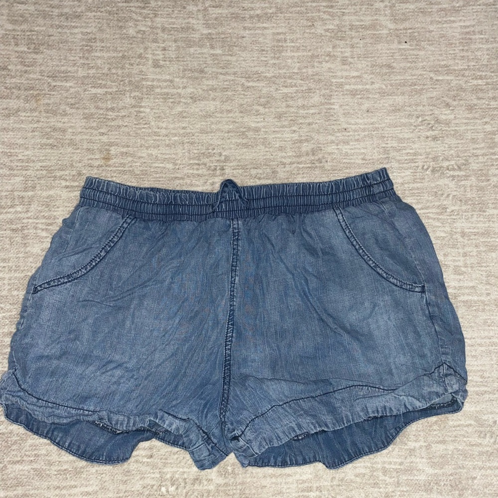 Blue Jean Shorts with Elastic Waistband and Ruffled Hem